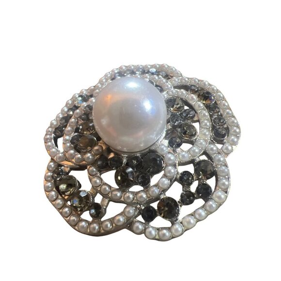 Shiny Faux Pearls Rhinestones Floral Shape Pin Small Brooch Silver Tone - Picture 4 of 8